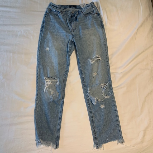 Abercrombie Ripped Girlfriend Jeans - Picture 1 of 4